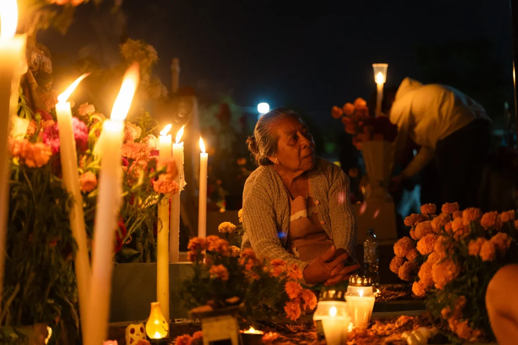velada en el panteón día de muertos oaxaca