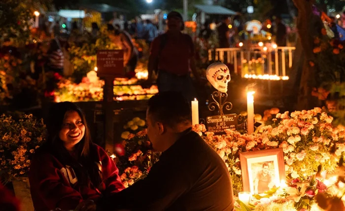 decoración del panteón por el día de los muertos