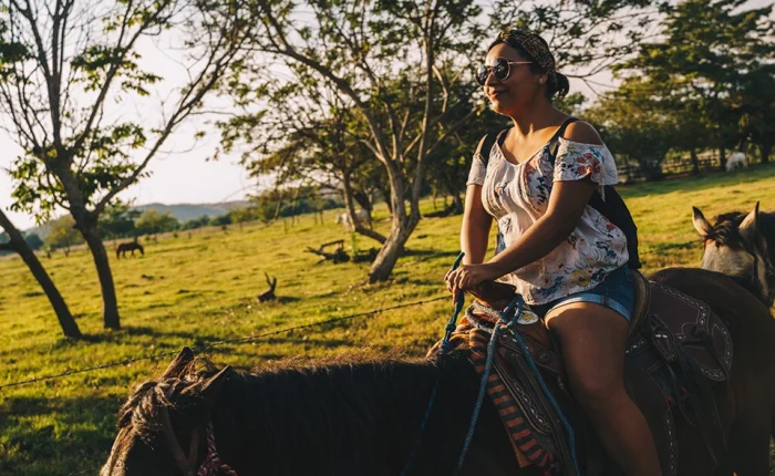 cabalgando al atardecer