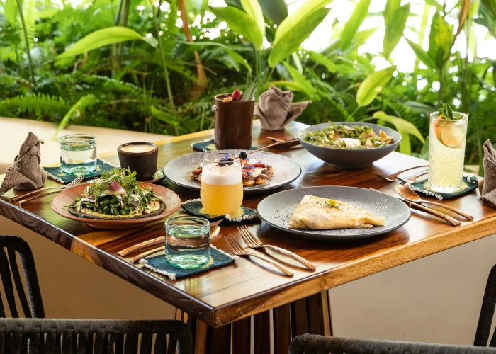 mesa con desayuno
