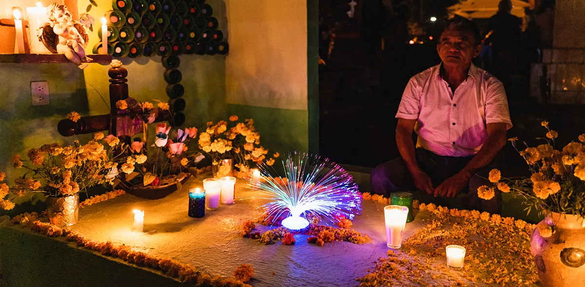 velada en el panteón de Huatulco día de muertos